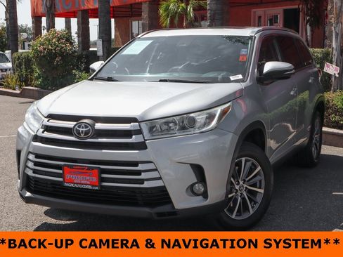 Used 2019 Toyota Highlander XLE image 4