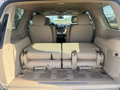 Used 2013 Cadillac Escalade Premium image 16
