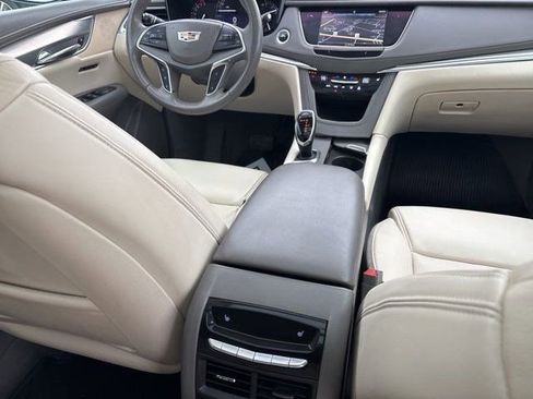 Used 2017 Cadillac XT5 Luxury w/ Driver Awareness Package image 39