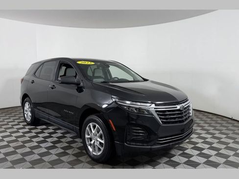 Used 2023 Chevrolet Equinox LS w/ LS Convenience Package AWD/4WD image 1