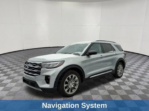 Used 2025 Ford Explorer Active w/ Active Comfort Package AWD/4WD image 5