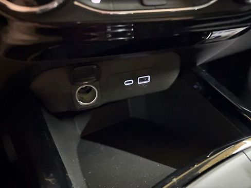 Used 2025 Chevrolet Trax LT w/ LT Convenience Package image 43