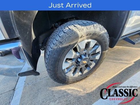 Used 2025 Chevrolet Silverado 2500 LT w/ Texas Edition image 17