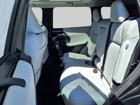 New 2025 Mitsubishi Outlander SEL image 11