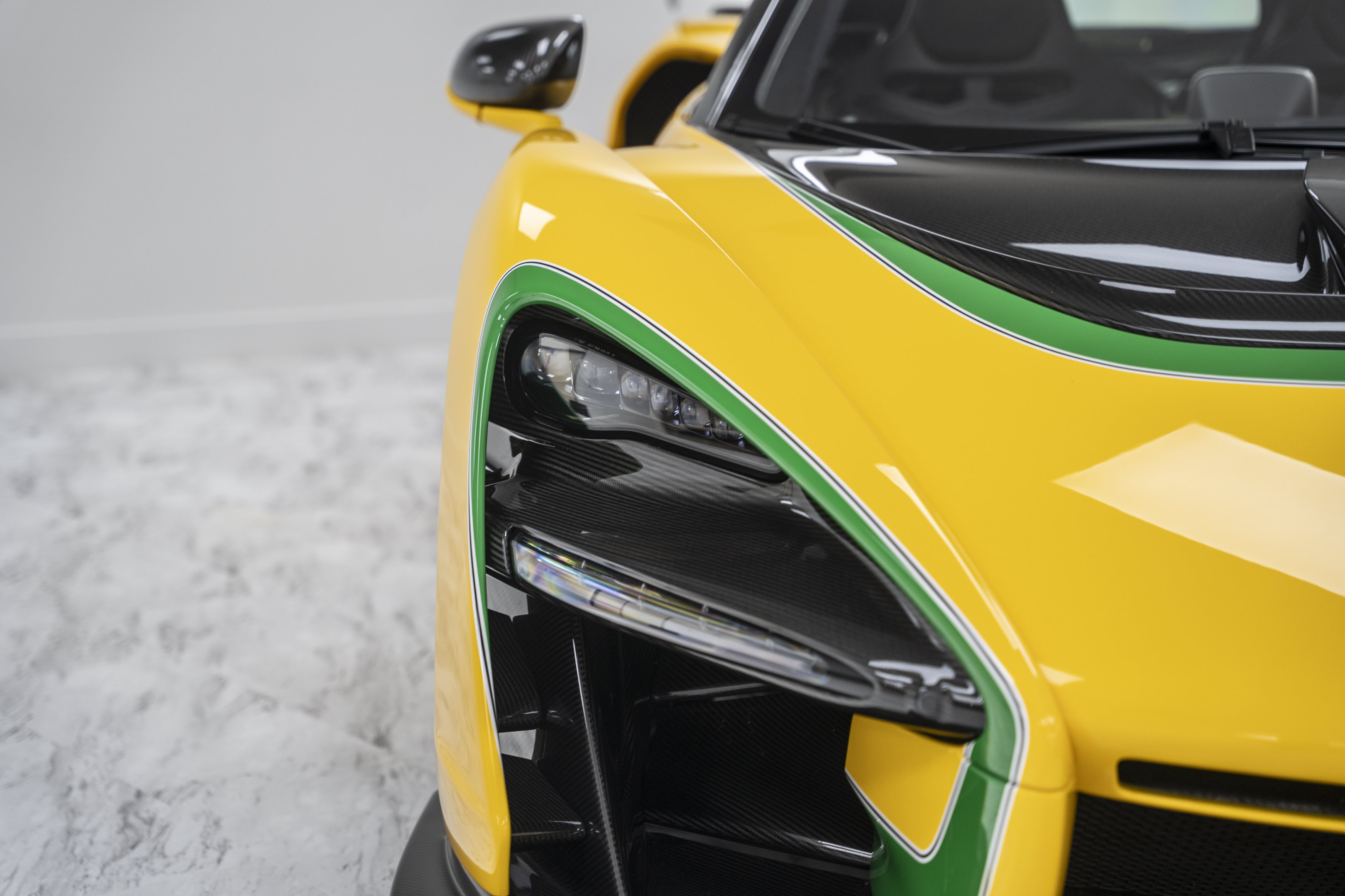 Used 2019 McLaren Senna RWD image 7