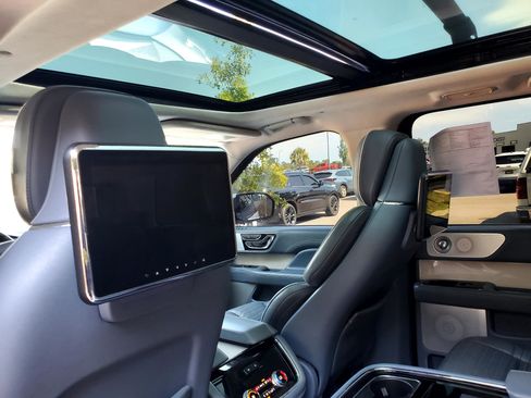 Used 2018 Lincoln Navigator Black Label w/ Cargo Package image 30