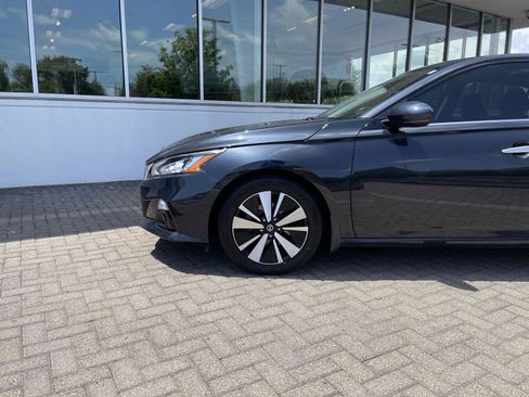 Used 2022 Nissan Altima 2.5 SL FWD image 9