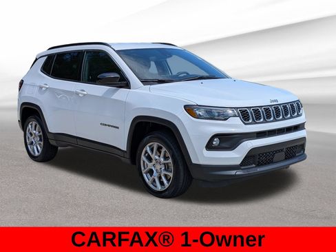 Used 2024 Jeep Compass Latitude AWD/4WD image 4