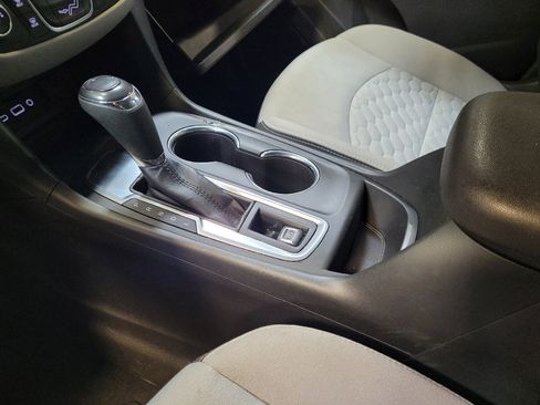 Used 2019 Chevrolet Equinox LS FWD image 26