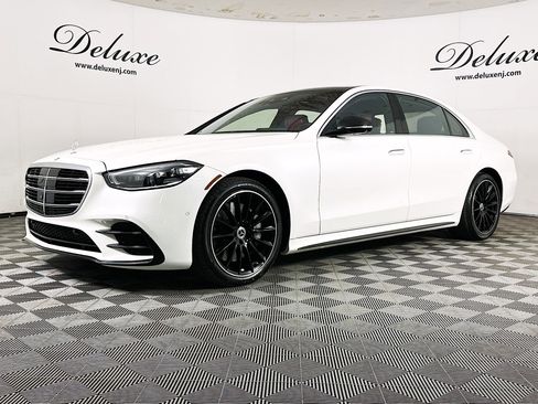 Used 2022 Mercedes-Benz S 580 4MATIC Sedan w/ AMG Line Package image 3