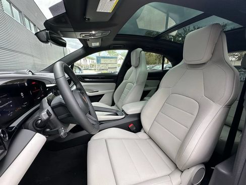 Certified 2026 Porsche Macan Electric RWD image 5