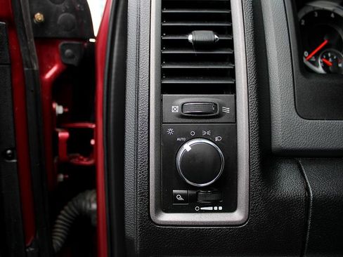 Used 2014 RAM 2500 Tradesman w/ Chrome Appearance Group image 15