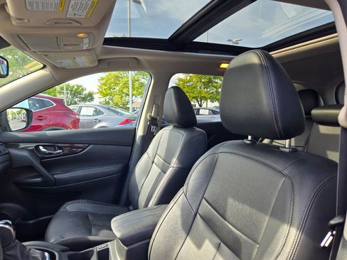 Used 2017 Nissan Rogue SL w/ SL Premium Package image 22