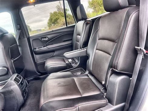 Certified 2022 Honda Pilot Black Edition image 14