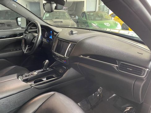 Used 2018 Maserati Levante image 28