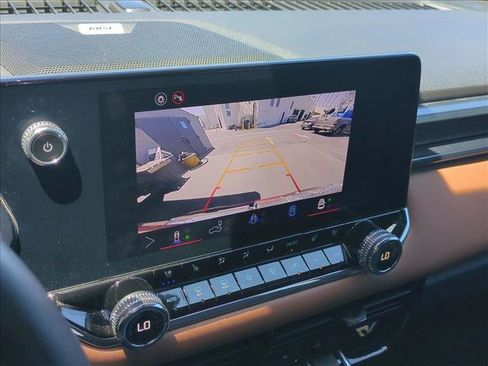 Used 2025 GMC Canyon AT4 w/ Technology Plus Package AWD/4WD image 14