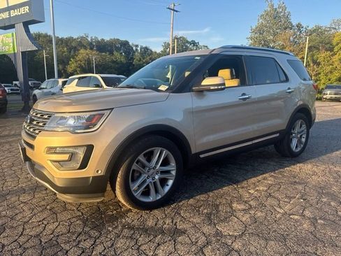 Used 2017 Ford Explorer Limited w/ Equipment Group 301A FWD image 3
