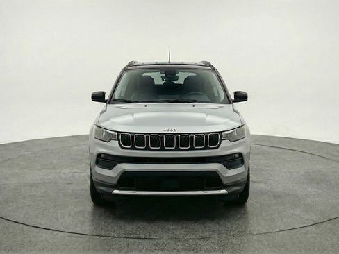 Used 2025 Jeep Compass Limited AWD/4WD image 2