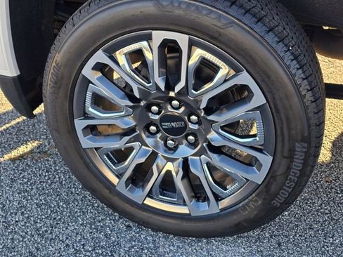 Used 2023 GMC Sierra 1500 Denali Ultimate image 11