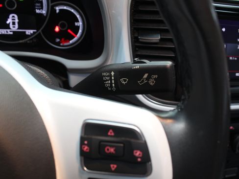 Used 2018 Volkswagen Beetle 2.0T SE FWD image 57