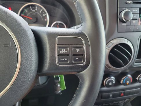 Used 2016 Jeep Wrangler Sport w/ Connectivity Group AWD/4WD image 19