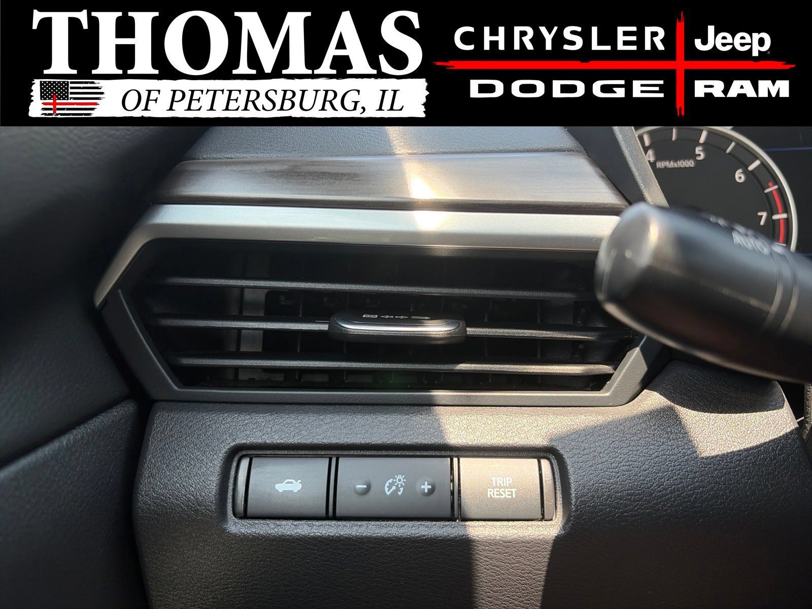 Used 2025 Nissan Altima 2.5 SV FWD image 12