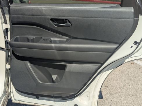 Used 2025 Nissan Pathfinder SV image 26