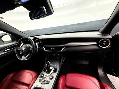 Used 2023 Alfa Romeo Stelvio Veloce AWD/4WD image 40