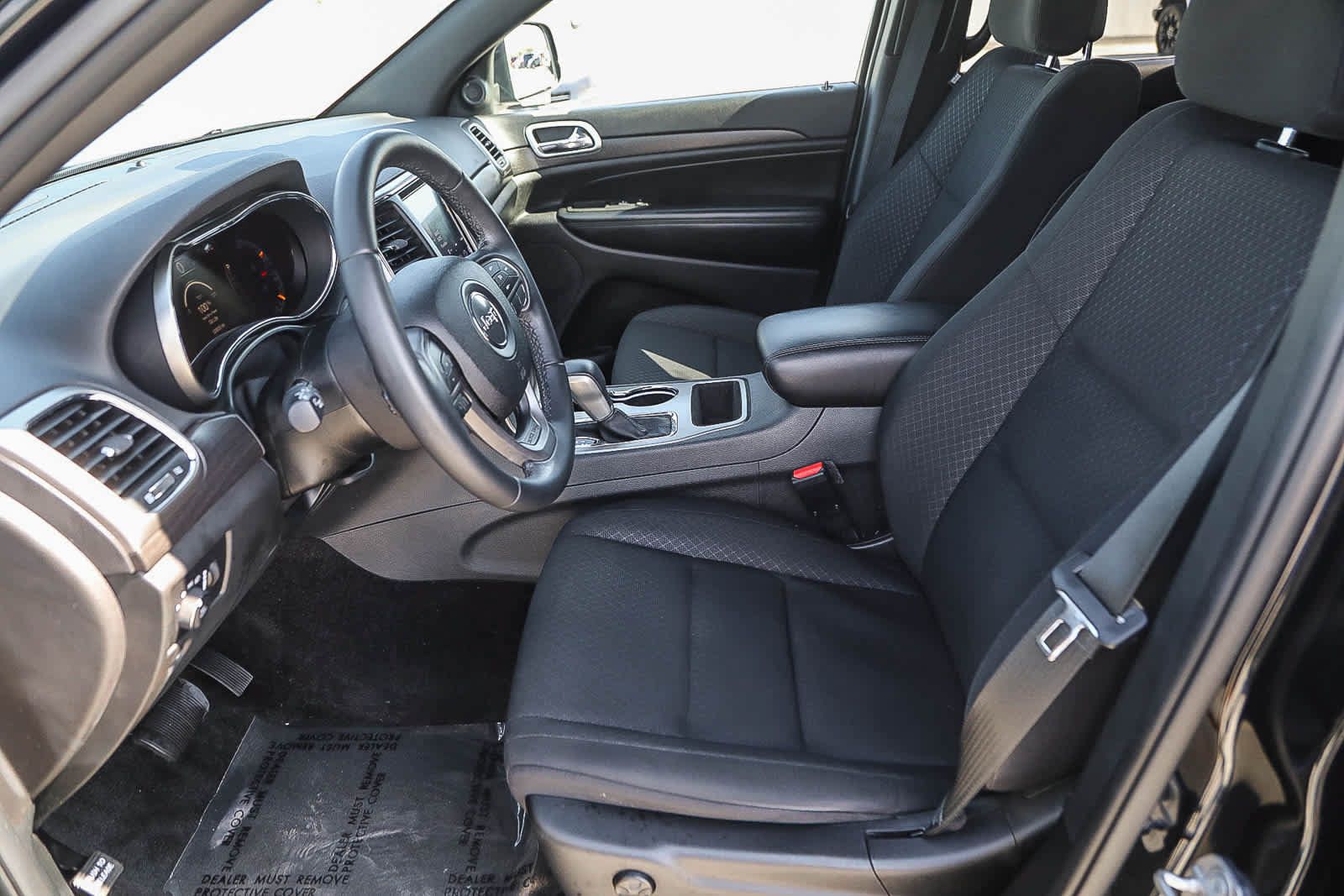 Used 2018 Jeep Grand Cherokee Laredo RWD image 17