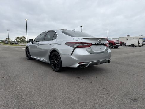 Used 2022 Toyota Camry XSE FWD image 3
