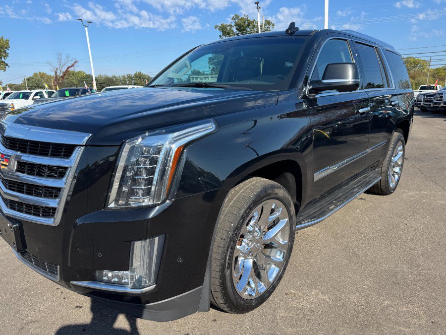 Used 2018 Cadillac Escalade Luxury AWD/4WD image 9