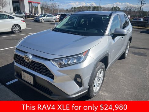 Used 2021 Toyota RAV4 XLE image 19