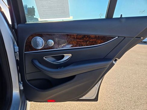 Used 2020 Mercedes-Benz E 450 E 450 w/ Driver Assistance Package image 43