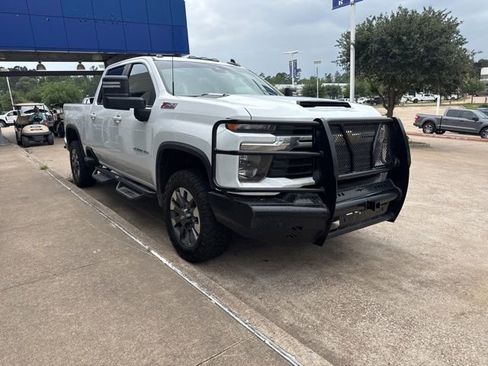 Used 2024 Chevrolet Silverado 2500 LT AWD/4WD image 2