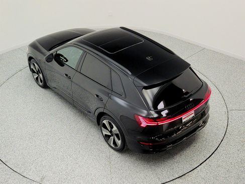 Used 2023 Audi e-tron Premium Plus w/ Premium Plus Package AWD/4WD image 28
