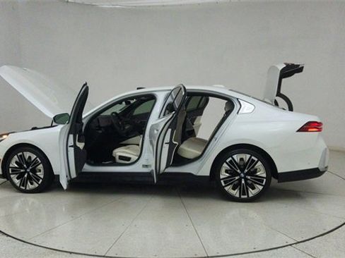 Used 2025 BMW 530i image 77