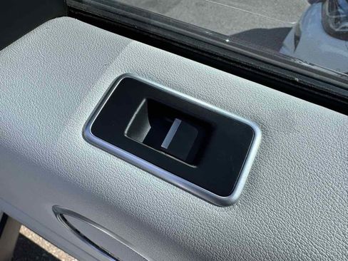 Used 2017 Land Rover Range Rover Supercharged image 37