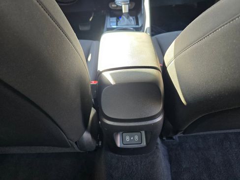 Used 2024 Hyundai Elantra Blue image 32