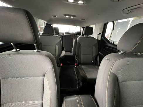 Used 2021 Chevrolet Traverse LT image 14