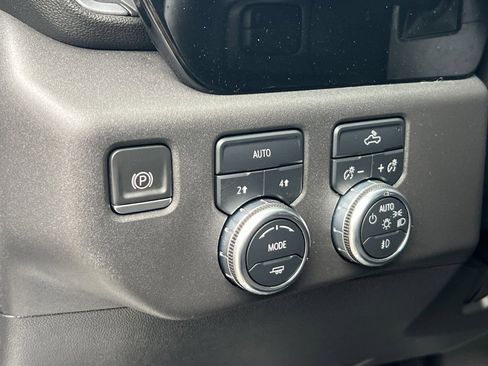 Used 2023 GMC Sierra 1500 Elevation image 27