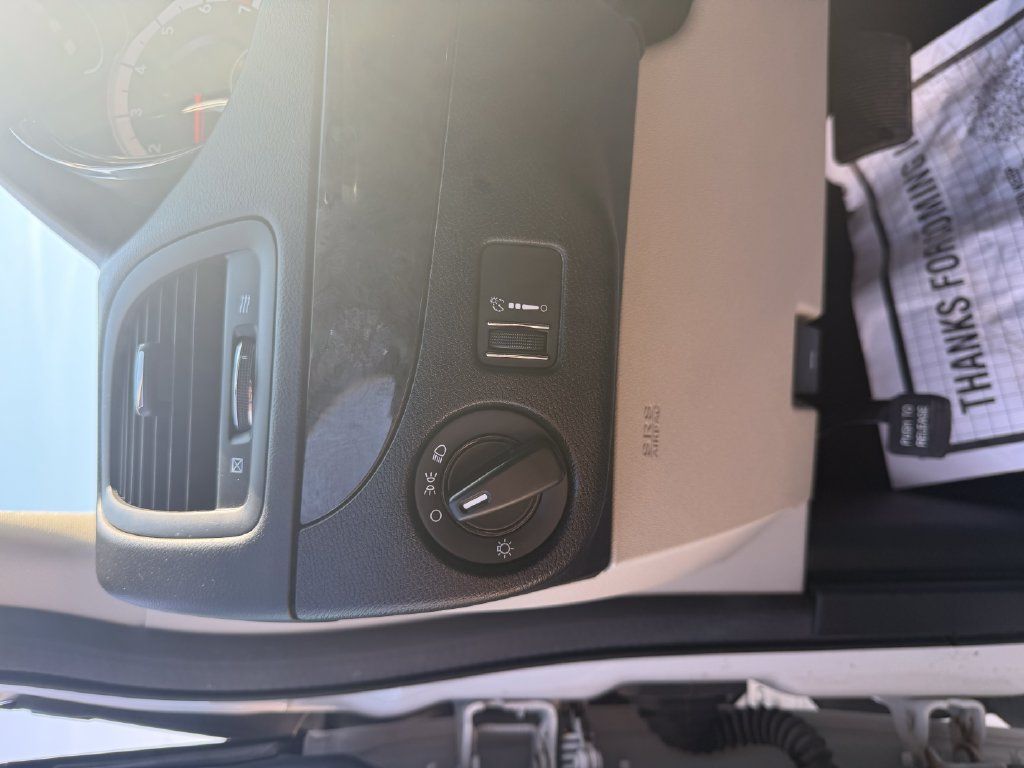 Used 2018 Dodge Grand Caravan SE FWD image 10