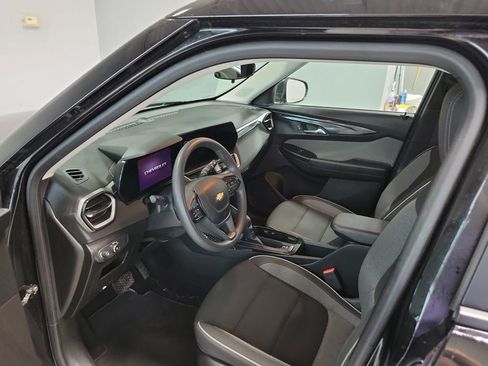 Used 2024 Chevrolet TrailBlazer LS image 31