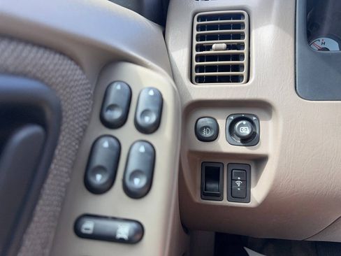 Used 2002 Ford Escape XLT FWD image 38
