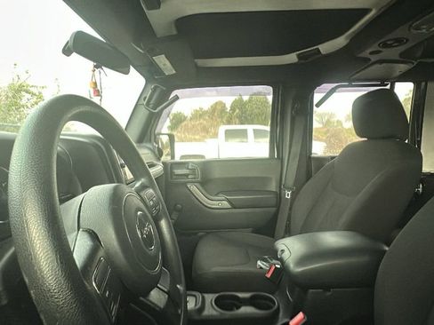 Used 2017 Jeep Wrangler Unlimited Sport image 13