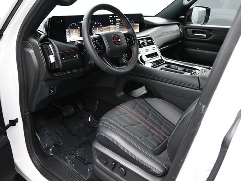 Used 2026 Nissan Armada PRO-4X AWD/4WD image 2