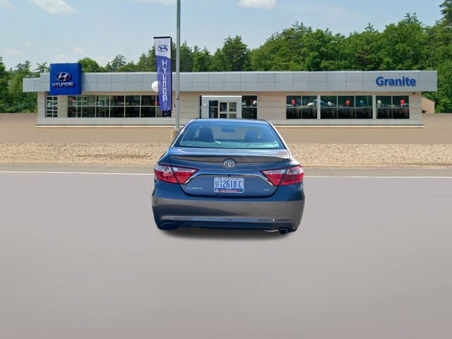 Used 2017 Toyota Camry SE w/ Moonroof Package FWD image 7