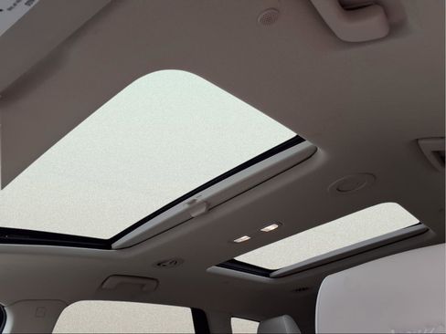 Used 2023 Buick Enclave Avenir image 13