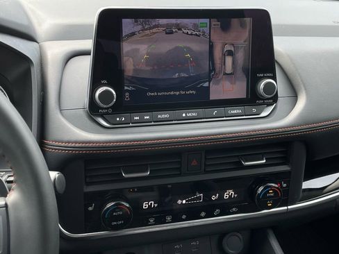 Used 2025 Nissan Rogue SV image 18