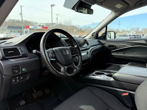 Used 2025 Honda Ridgeline Sport image 16