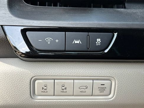 Certified 2024 Kia Carnival EX FWD image 22